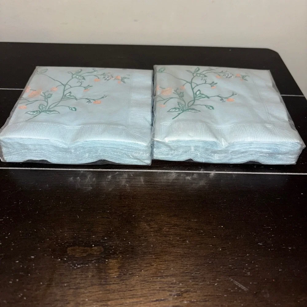 Contempo |‎ 1987 | Lillian August Collection | 3-Ply Facial Tissue Bev Napkins